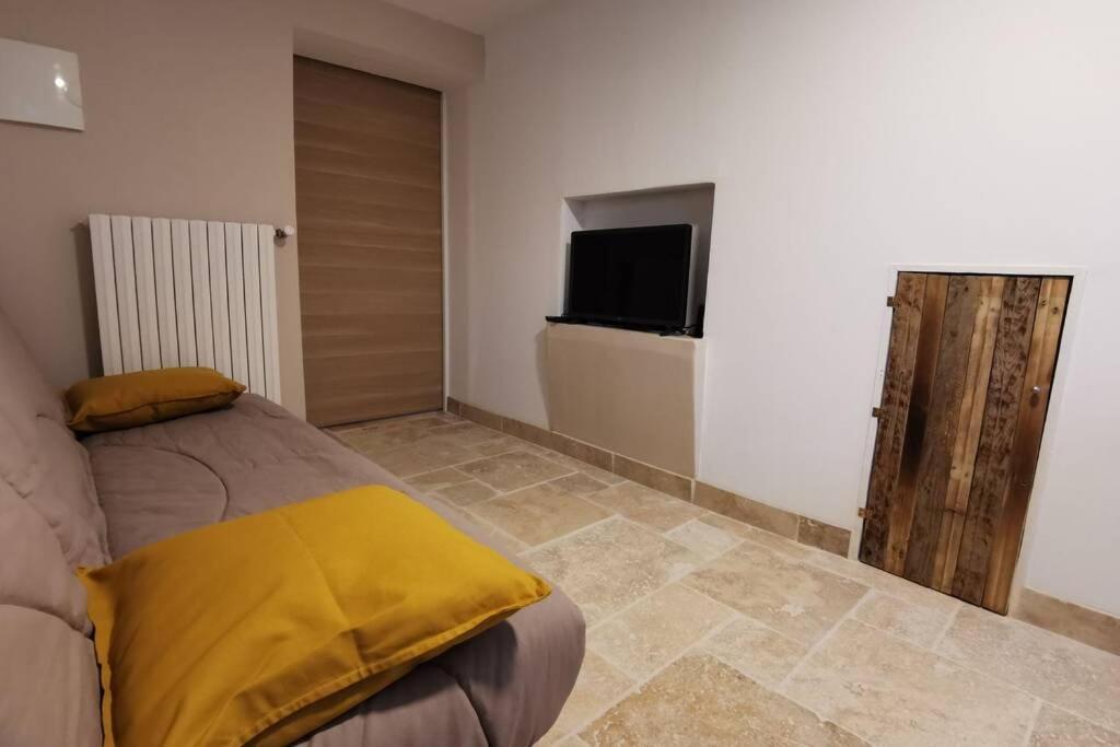 Апартаменты La Casita Сент-Этьен-дю-Грес Экстерьер фото